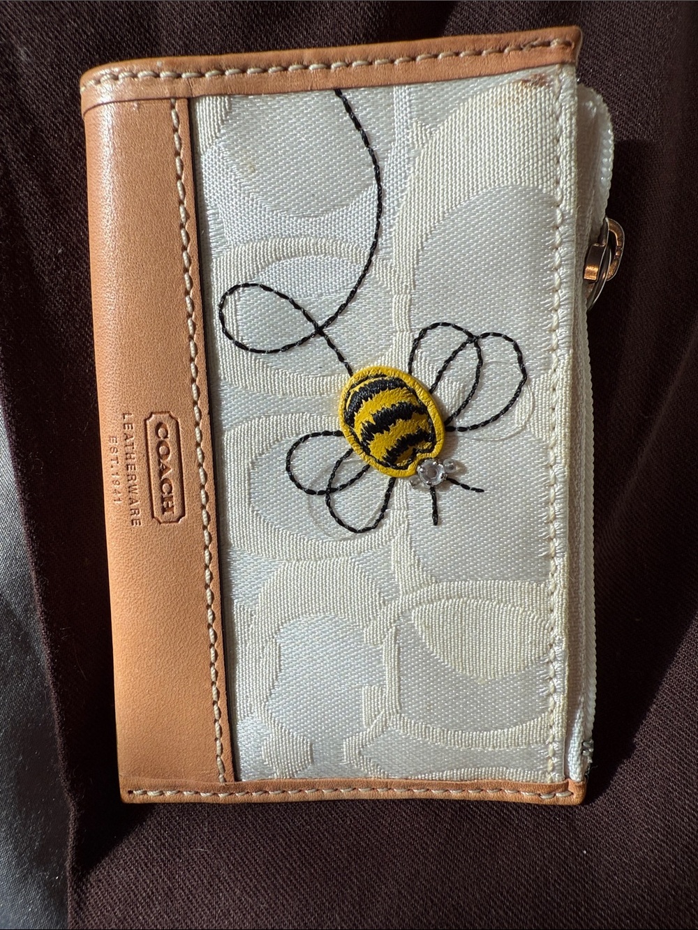 Coach Cream Signature Canvas Shoulder Bag with Tan Trim and Bee Appliqué - Picture 7 of 8